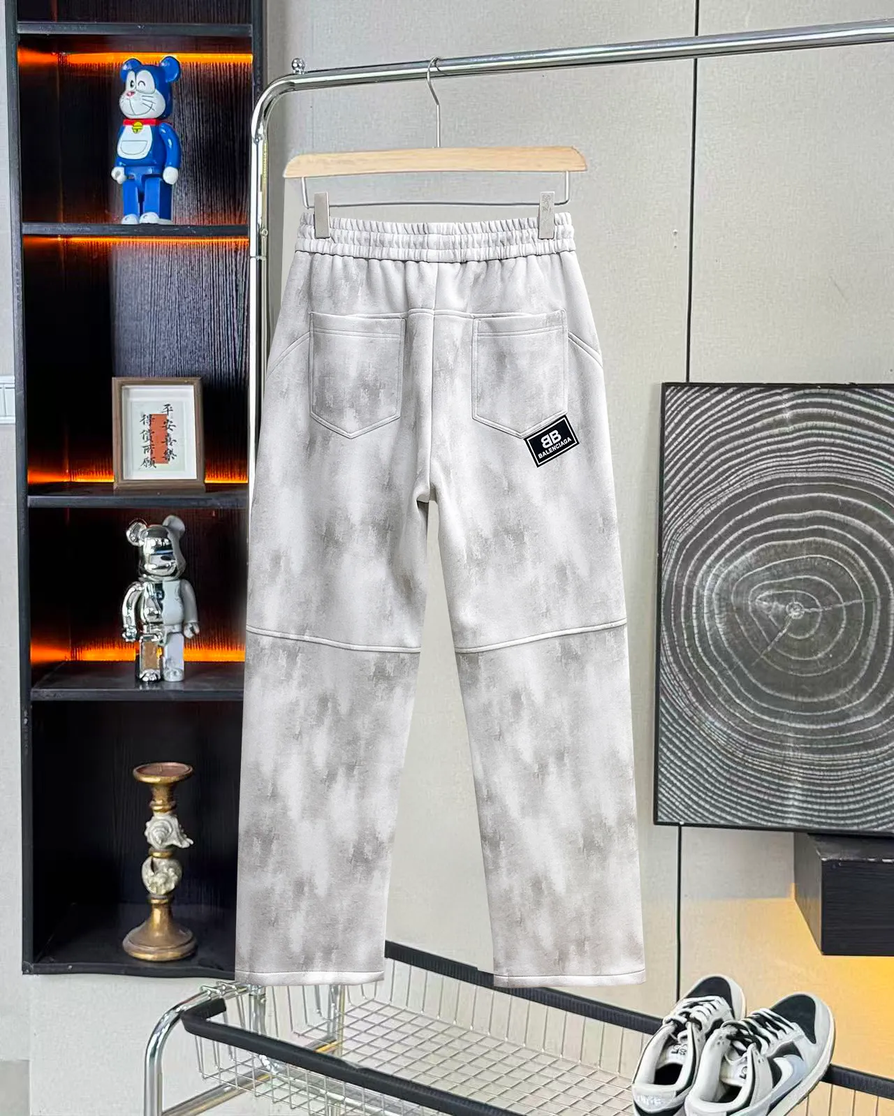 Balenciaga 🆕2026 Autumn and Winter New Arrival Casual Pants! The official website will be released simultaneously. Brand Classic LOGO casual pants, customized fabrics, excellent comfort and strong touch. Highly recognisable, perfect appearance and craftsmanship. Size:M-3XL